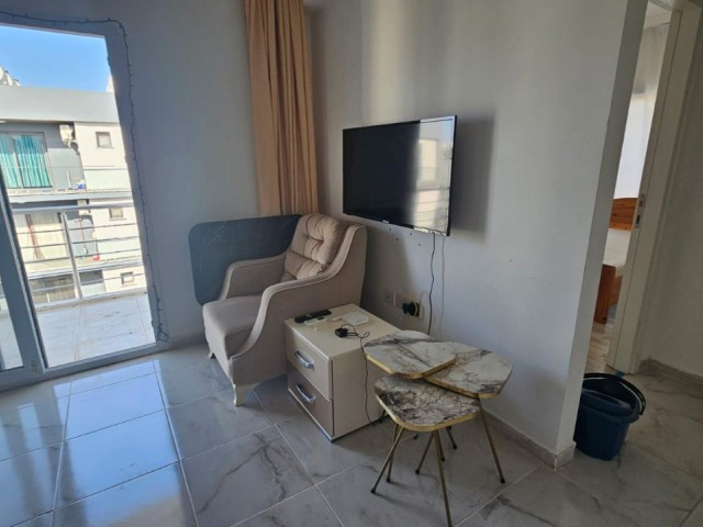 2+1 furnished flat for rent in Çanakkale region, 500 dollars, 6 months payment. Deposit 500 dollars Commission 500 dollars Dues 200 TL x6 There is a dues fee of 1800 TL. 4th floor 