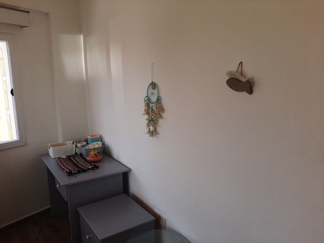 2+1 70 square meters house in Sakarya Yenişehir region, annual or 6-month payment option, within walking distance of the hotel, on the 3rd floor, no elevator, no air conditioning in the rooms.