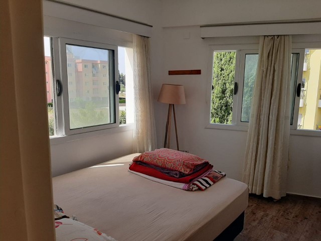 2+1 70 square meters house in Sakarya Yenişehir region, annual or 6-month payment option, within walking distance of the hotel, on the 3rd floor, no elevator, no air conditioning in the rooms.