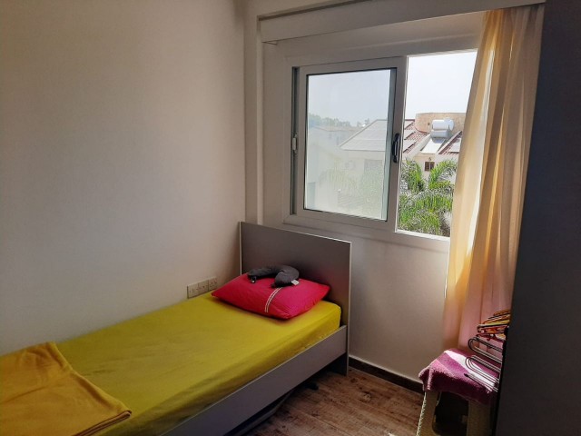 2+1 70 square meters house in Sakarya Yenişehir region, annual or 6-month payment option, within walking distance of the hotel, on the 3rd floor, no elevator, no air conditioning in the rooms.