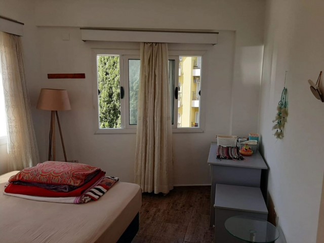 2+1 70 square meters house in Sakarya Yenişehir region, annual or 6-month payment option, within walking distance of the hotel, on the 3rd floor, no elevator, no air conditioning in the rooms.