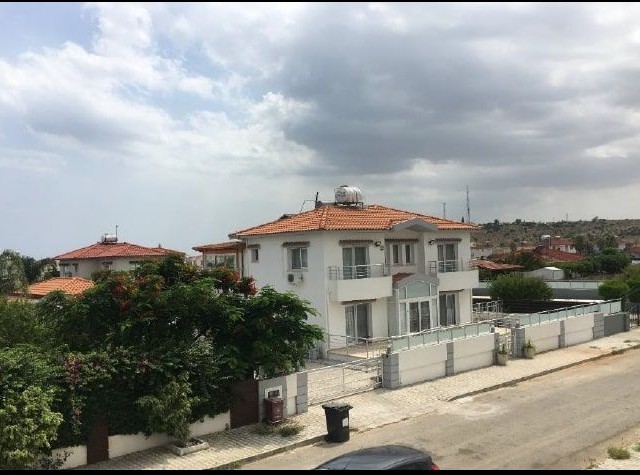 İskele Kalecik te  satılık 4+1 villa