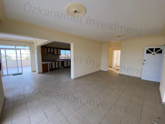 2+1 penthouse apartment with a large terrace of 100m2 in the city center from OZKARAMAN ** 