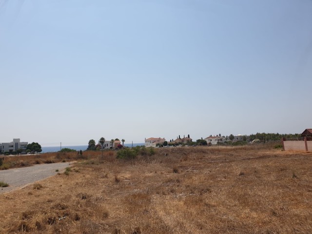 604m2 Plot for Sale with Magnificent Sea Views in the Bosphorus 9 Houses Area from Oz Decaraman ** 