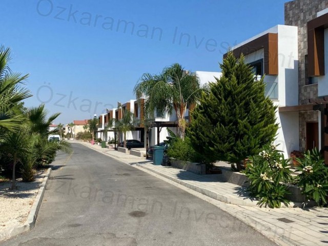 ÖZKARAMAN'dan Yeniboğaziçi Salamis Park evlerinde 4+1 ultra lüks müstakil villa