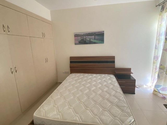 2 + 1 Wohnung mit großem Garten voll möbliert am Meer von Özkaraman-Bosporus Caesar Beach (alle Steuern bezahlt) ** 