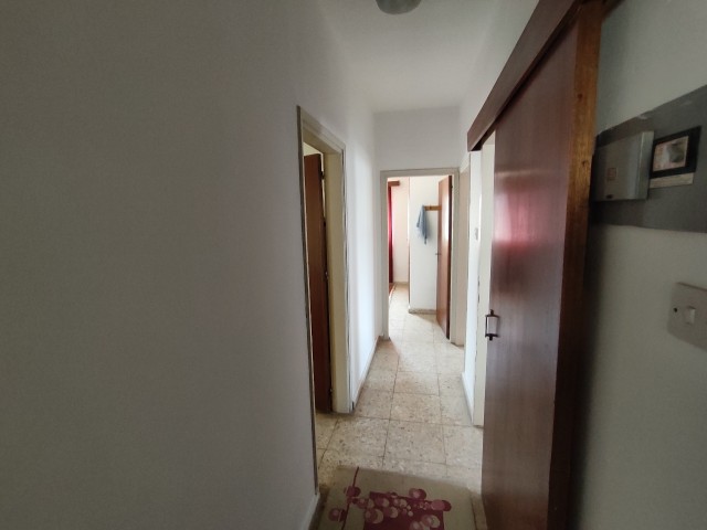 2+1 Wohnung Zu vermieten in der Nähe von EMU auf der Straße von Famagusta Salamis von ÖZKARAMAN ** 
