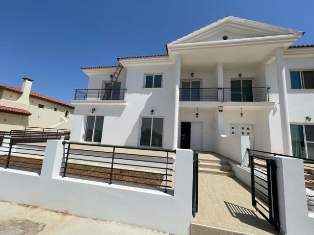 4+1 Doppelvilla zum Verkauf in Mutlayaka, Famagusta von Özkaraman