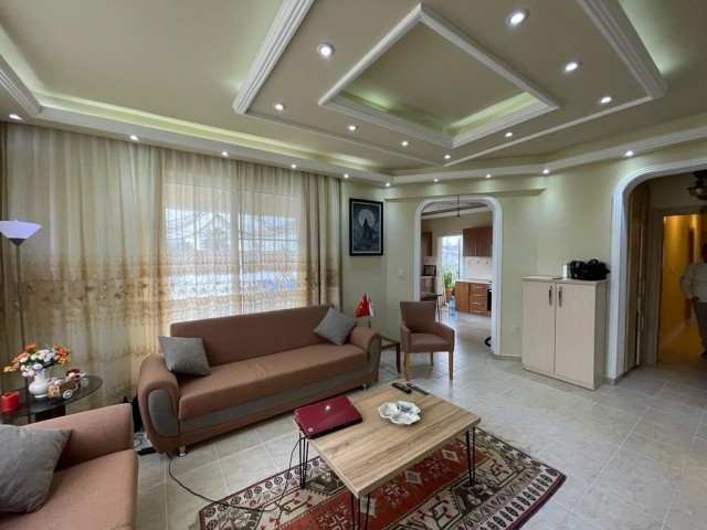 آپارتمان بزرگ 3+1 برای فروش در منطقه Yeniboğaz از اوزکارامان