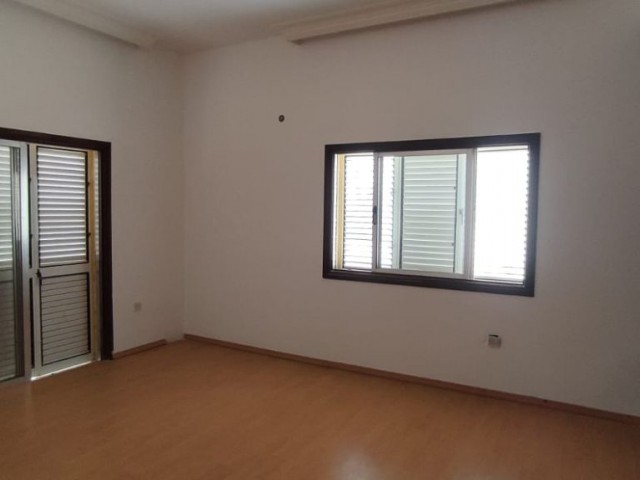 2+1 spacious flat for sale with Turkish title in Özkaramandan karakol area