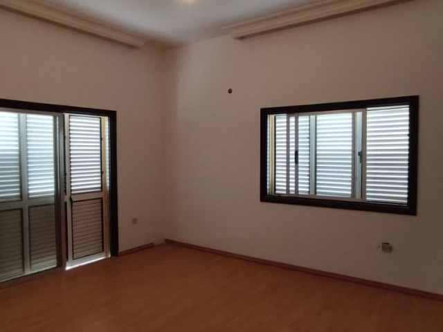 2+1 spacious flat for sale with Turkish title in Özkaramandan karakol area