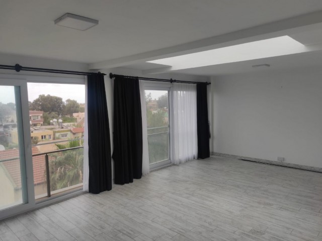 2+1 Penthouse zur Miete im zentralen Bereich von Famagusta von Özkaraman