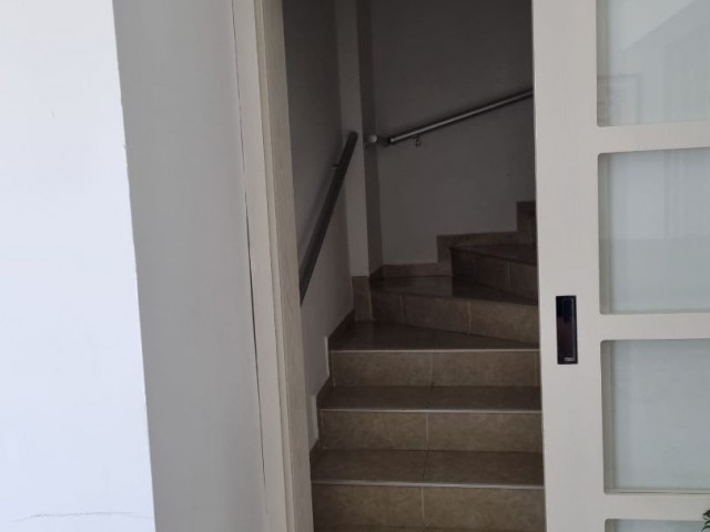 3+1 Penthouse zur Miete in der Gegend von Yenibogazici von Özkaraman