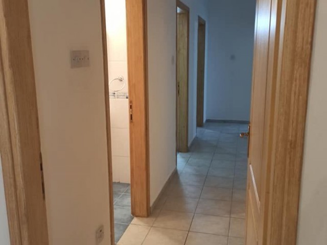 MAĞUSA MERKEZ GÜLSEREN BÖLGESİ  FULL EŞYALI GENİŞ 3+1 DAİRE 