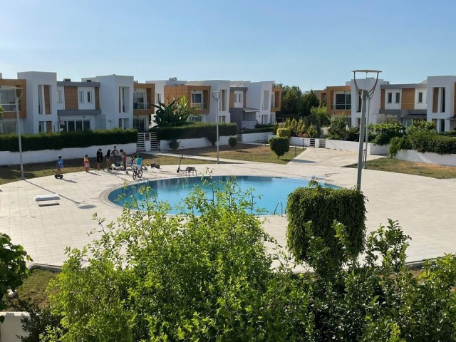 3+1 DOPPELVILLA MIT GARTEN IN DER NÄHE VON FAMAGUSTA ** 