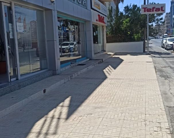 BÜRO/ARBEITSPLATZ AUF DER STRAßE IN FAMAGUSTA CITY MERKZIN ** 