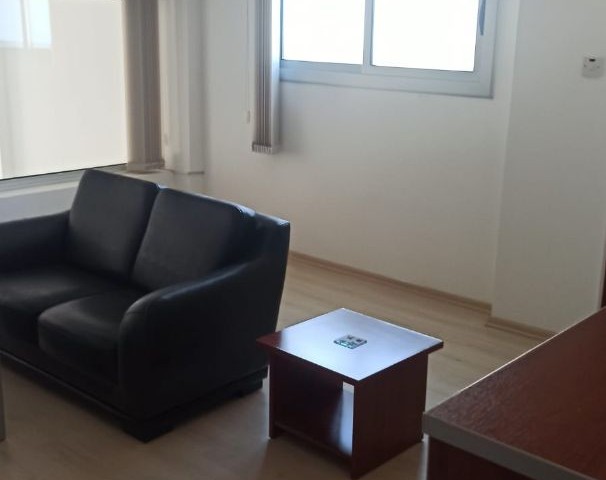 BÜRO/ARBEITSPLATZ AUF DER STRAßE IN FAMAGUSTA CITY MERKZIN ** 