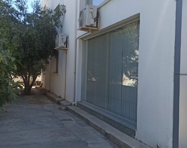 BÜRO/ARBEITSPLATZ AUF DER STRAßE IN FAMAGUSTA CITY MERKZIN ** 