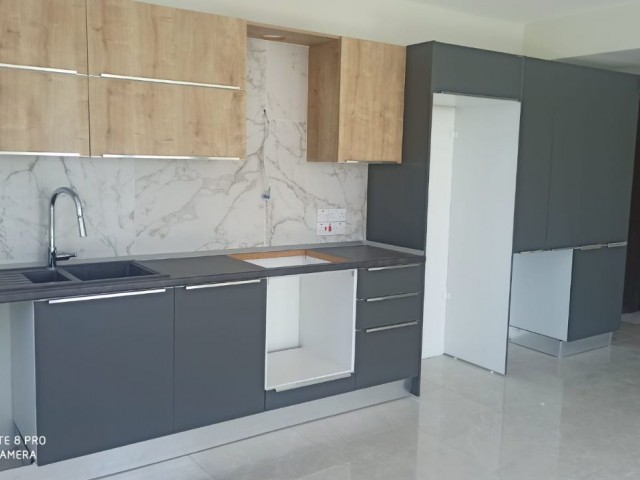 MAĞUSA  ŞEHİR MERKEZİNDE DENİZ MANZARALI  3+1 SIFIR DAİRE