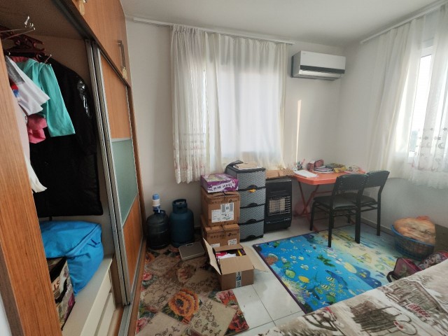 FAMAGUSTA EMU SOWIE TÜRKISCHE KOKANLI 2 + 1 WOHNUNG ** 