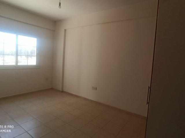 MAĞUSA ÇANAKKALE BÖLGESİ  ZEMİN ÜZERİ 2+1 DAİRE 