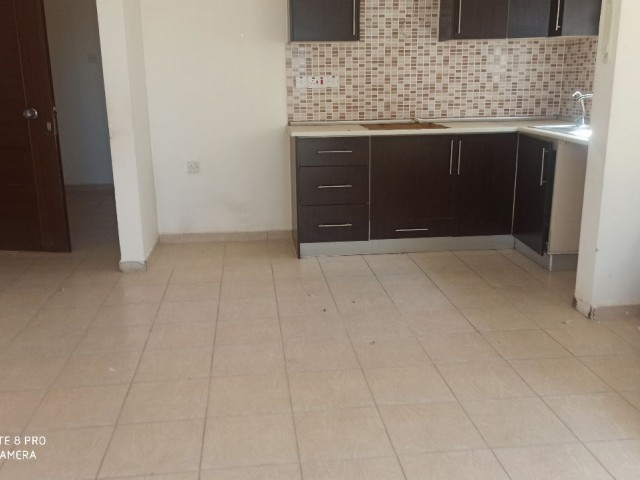 MAĞUSA ÇANAKKALE BÖLGESİ  ZEMİN ÜZERİ 2+1 DAİRE 