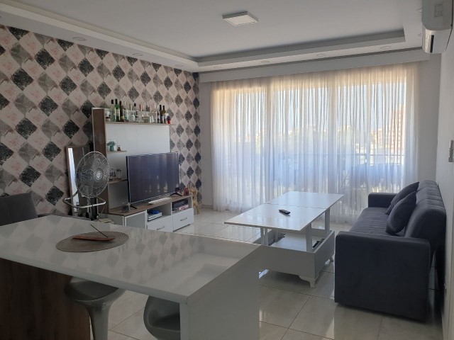 VOLL MÖBLIERTE 2 + 1 APARTMENT MIT EIGENEM BAD IM STADTZENTRUM VON FAMAGUSTA ** 