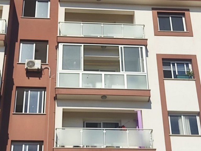 İSKELE MERKEZDE BEYAZ EŞYALI SATILIK 2+1 DAİRE 