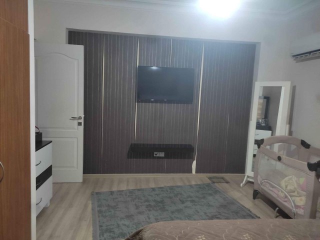 MAĞUSA KARAKOL BÖLGESİ  AİLE YAŞAMINA UYGUN  GENİŞ 3+1 SATILIK DAİRE 