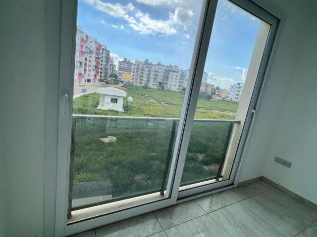 MAĞUSA MERKEZDE TESLİME HAZIR SIFIR  2+1 DAİRE 