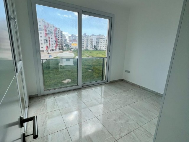 MAĞUSA MERKEZDE TESLİME HAZIR SIFIR  2+1 DAİRE 