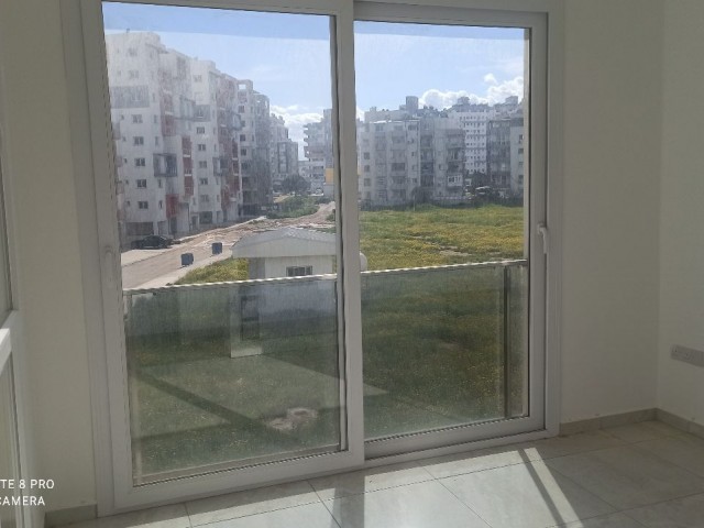 MAĞUSA MERKEZDE TESLİME HAZIR SIFIR  2+1 DAİRE 