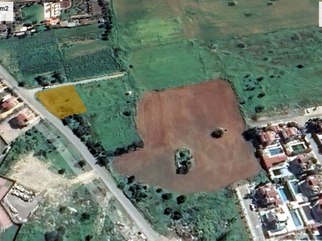 CORNER LAND WITH 70% ZONING OF 895m2 IN İSKELE GARDENS