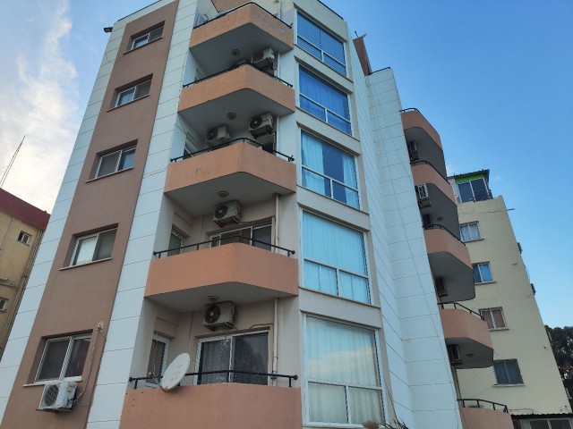 2+1 WOHNUNG ZU DRINGENDEM VERKAUF IN FAMAGUSTA GÜLSEREND MIT SEEBLICK