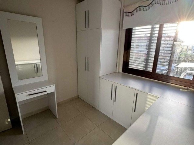 DUPLEX-VILLA ZU VERMIETEN IN YENİBOĞAZİ