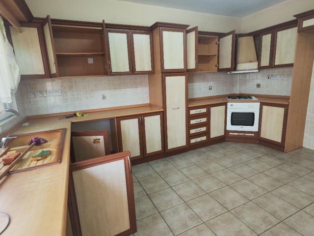 UNFURNISHED 3+1 FLAT FOR RENT IN FAMAGUSTA CENTER NEAR ONDER SHOPPING MALL