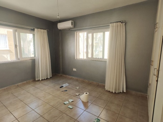 UNFURNISHED 3+1 FLAT FOR RENT IN FAMAGUSTA CENTER NEAR ONDER SHOPPING MALL