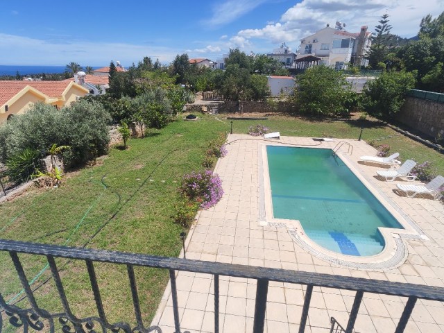 VILLA MIT POOL ZU VERMIETEN IN GIRNE ÇATALKÖY