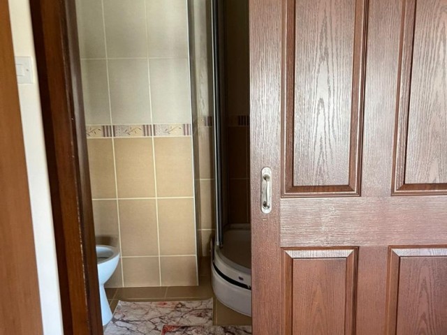 Lefkoşa Gönyeli çemberi Concorde Hotel karşısında tripleks lüks ikiz villa-en az 7 gün ve sadece Aileye kiralık