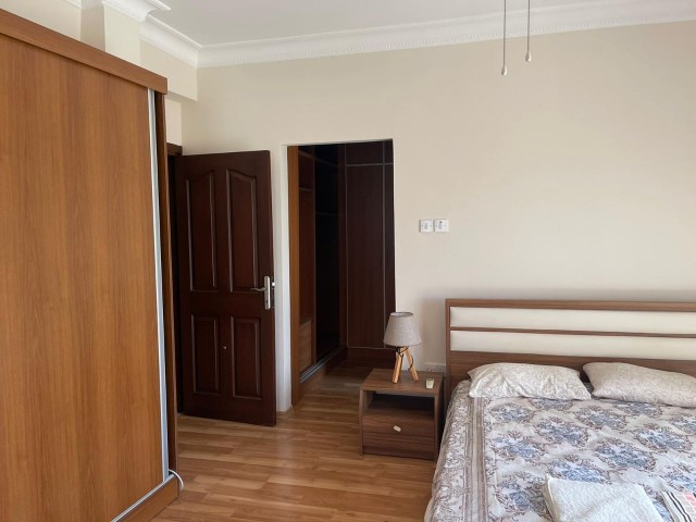 Lefkoşa Gönyeli çemberi Concorde Hotel karşısında tripleks lüks ikiz villa-en az 7 gün ve sadece Aileye kiralık