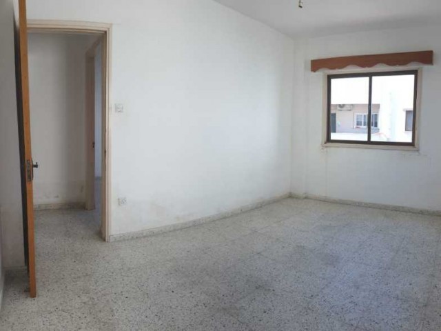 3+1 flat for urgent sale in the center of Famagusta ** 