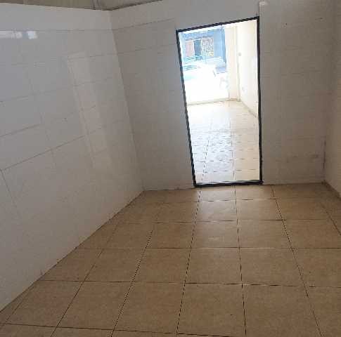 SPACIOUS STREET SHOP WITH MONTHLY PAYMENT ** 