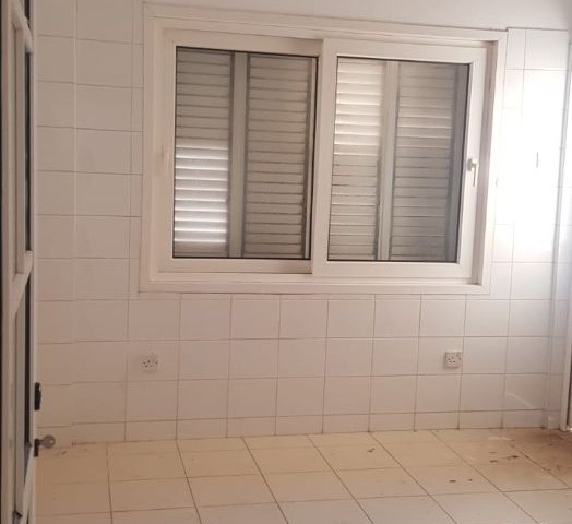 GÜLESEREN BÖLGESİNDE DENİZE 15 METRE MESAFEDE ZEMİN KAT SATILIK 3+1 DAİRE