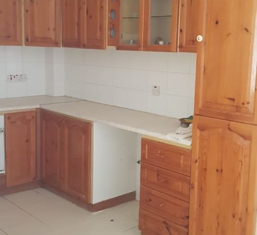 GÜLESEREN BÖLGESİNDE DENİZE 15 METRE MESAFEDE ZEMİN KAT SATILIK 3+1 DAİRE