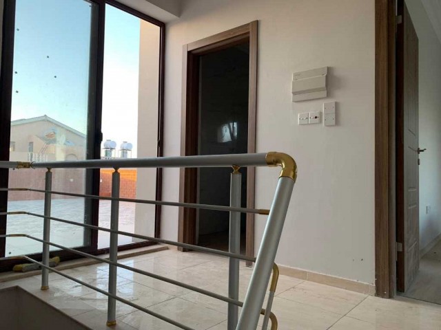 Mağusa / Baykal bölgesinde, Türk koçanlı Satılık 5+1 Penthouse 