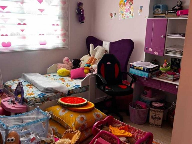 VOLL MÖBLIERTE MAKELLOSE FAMILIENWOHNUNG IN CANAKKALE REGION 3 + 1 DAIRE ** 