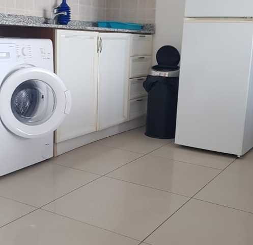 ADAKENT VE DAÜ YAKINI TEMIZ AILE APARTMANI GENIS 2+1 FULL ESYALI DAIRE