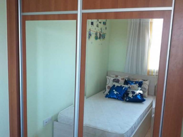 MAĞUSA MERKEZDE GENIS TEMIZ ESYALI AILE APARTMANINDA 3+1 DAIRE