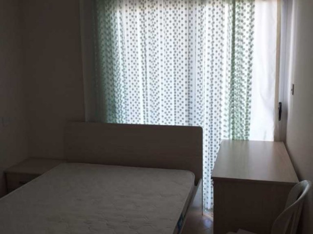 MAĞUSA MERKEZDE GENIS TEMIZ ESYALI AILE APARTMANINDA 3+1 DAIRE