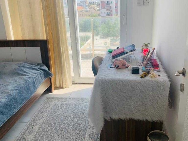 MAGUSA MERKEZDE LÜKS GENİŞ KIRALIK PENTHOUSE 